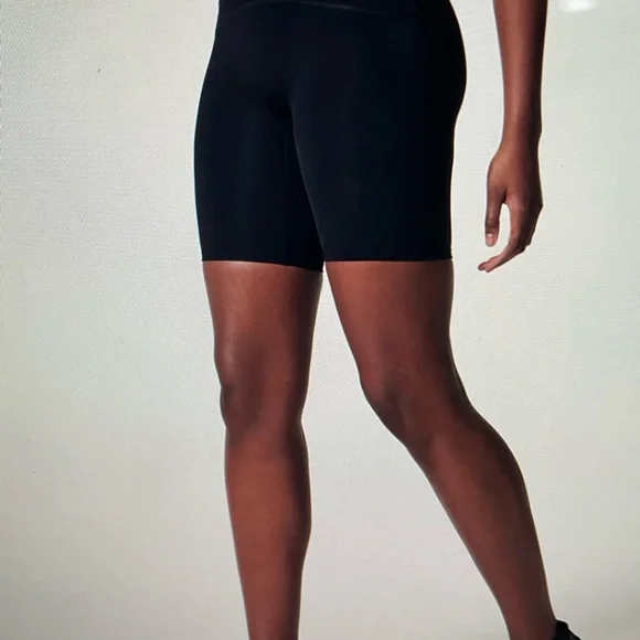 SPANX Every Wear Bike Shorts With Pockets Women's Size Small in Black